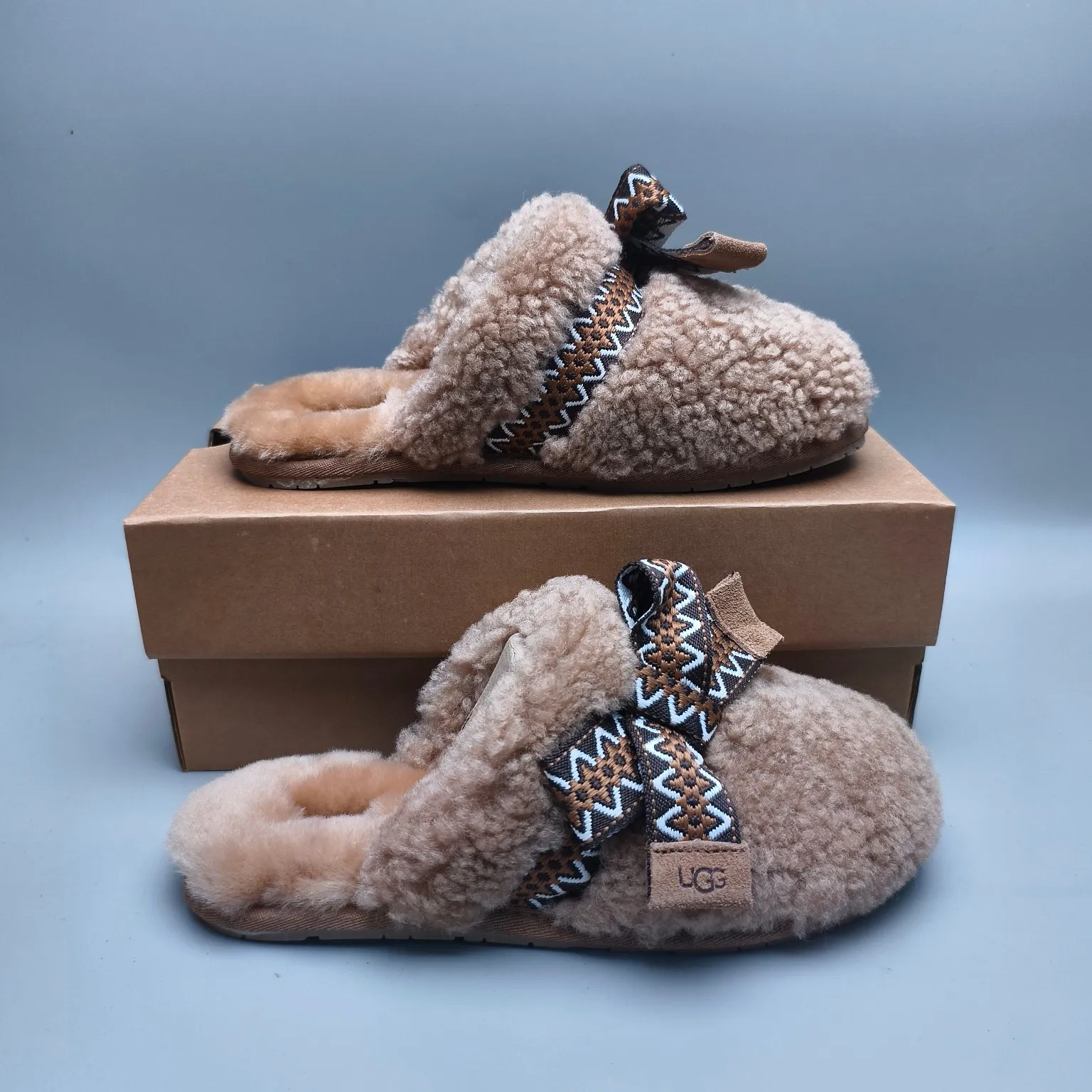 💰460 UGG sheepskin all-in-one snow boots 8266 large bow wool roll home slippers Color: off-white brown Matching size: 35-40